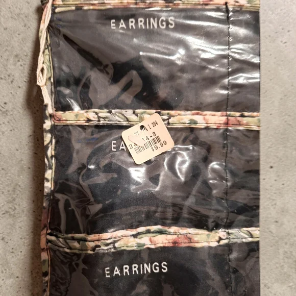 ANTIQUE BROCHES, NECKLACES, EARINGS, BRACELETS & NECKLACE PENDENTS☺️ - Picture 10 of 15